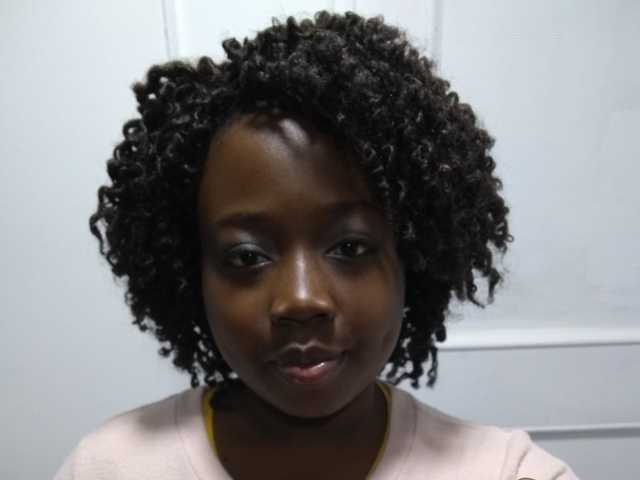 Fotografie de profil ebony-curls