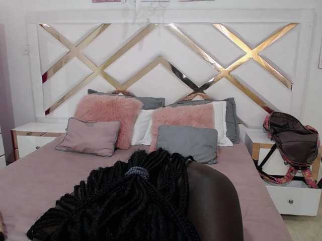 Fotografii Ebony-Queen19 Welcome to my room I'm new I'm hot and ready for fun
