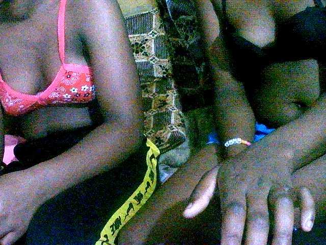 Capturi de ecran de difuzare Ebonylittle
