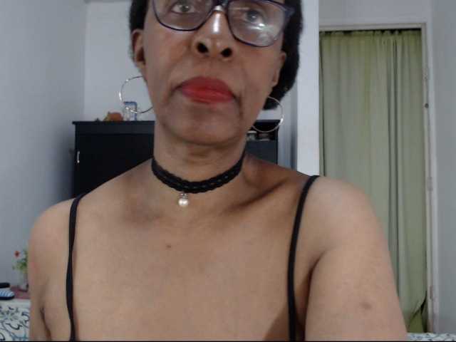 Capturi de ecran de difuzare ebonymilf