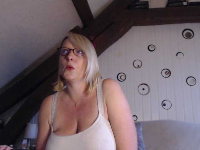 Capturi de ecran de difuzare EleannaRose