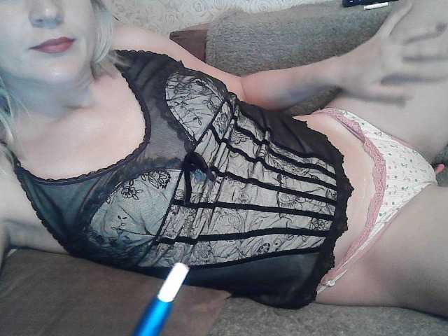 Capturi de ecran de difuzare ElegantBlonda