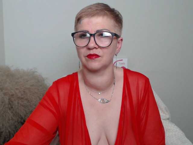 Fotografii ElenaQweenn hello guys! i am new here, support my first day!11 if you like me,20 c2c,25 spank my ass,45 flash tits,66 flash pussy,100 get naked,150 pussyplay,250 toyplay!