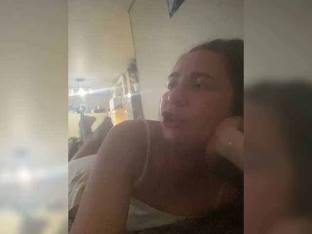 Capturi de ecran de difuzare ElenHelga