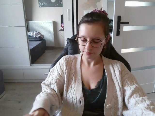 Capturi de ecran de difuzare ElianaFlirt