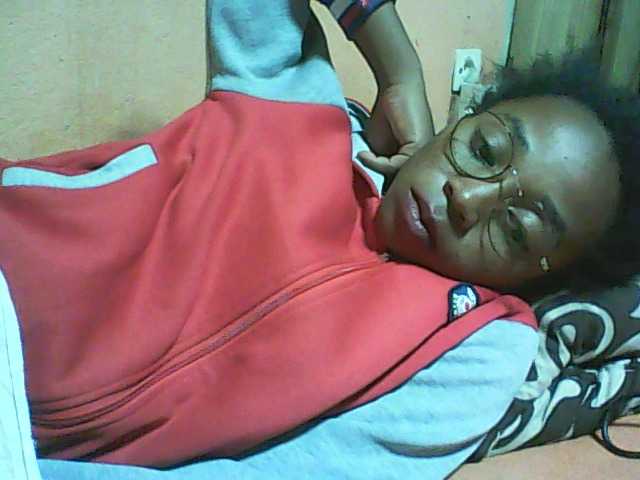 Capturi de ecran de difuzare ElianeXhot