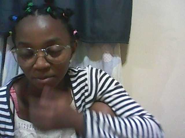 Capturi de ecran de difuzare ElianeXhot