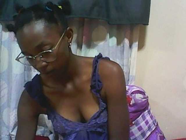 Capturi de ecran de difuzare ElianeXhot