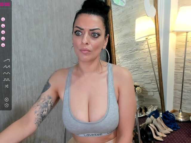 Fotografii ElisaBaxter Hot MILF!!Ready for some fun ? @lush ! ! Make me WET with your TIPS !#brunette #milf #bigtits #bigass #squirt #cumshow #mommy @lovense #mommy #teen #greeneyes #DP #mom