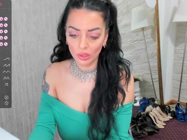 Fotografii ElisaBaxter Hot MILF!!Ready for some fun ? @lush ! ! Make me WET with your TIPS !#brunette #milf #bigtits #bigass #squirt #cumshow #mommy @lovense #mommy #teen #greeneyes #DP #mom