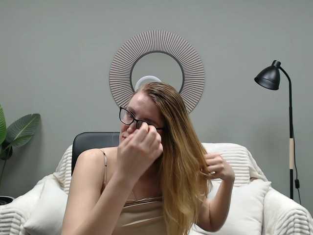 Capturi de ecran de difuzare ElizabethLowerence