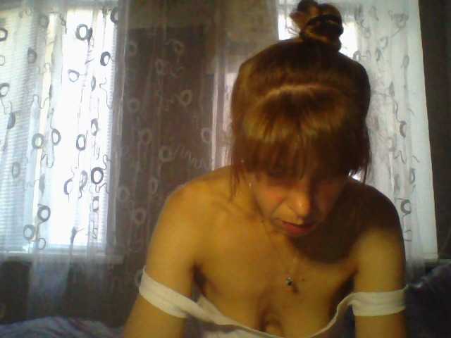 Capturi de ecran de difuzare ElizaLaNutty