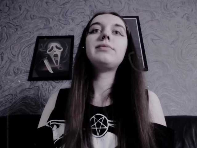 Capturi de ecran de difuzare EllaDark