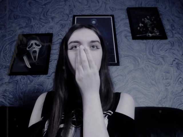 Capturi de ecran de difuzare EllaDark