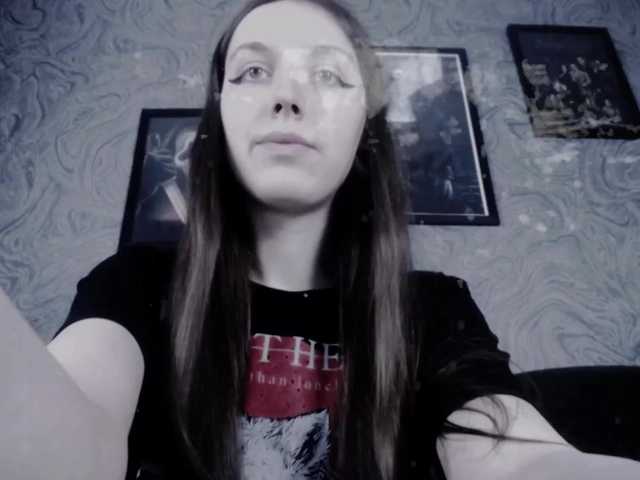 Capturi de ecran de difuzare EllaDark