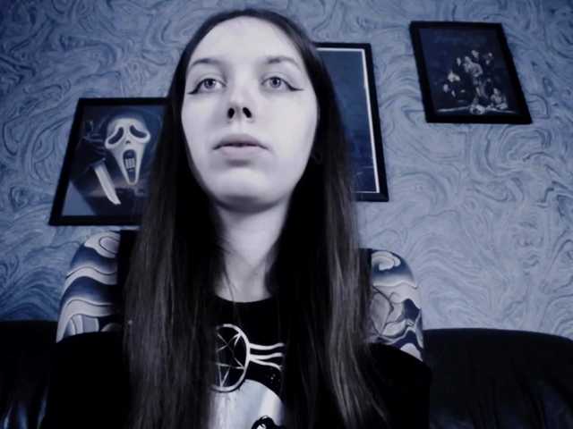 Capturi de ecran de difuzare EllaDark