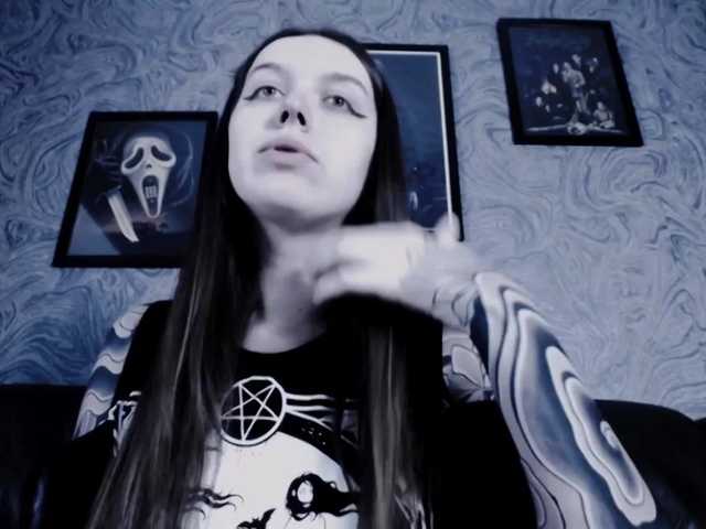 Capturi de ecran de difuzare EllaDark