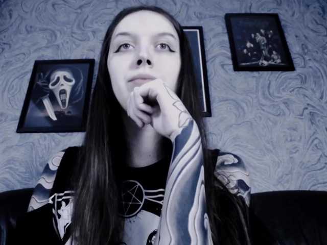Capturi de ecran de difuzare EllaDark