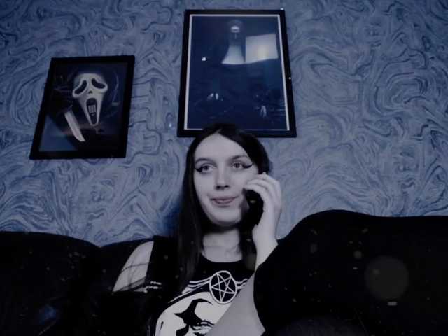 Capturi de ecran de difuzare EllaDark