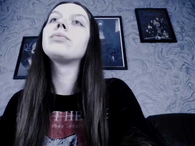 Capturi de ecran de difuzare EllaDark