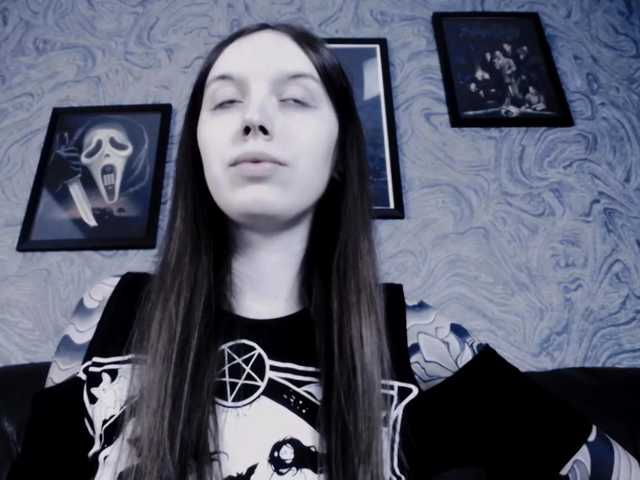 Capturi de ecran de difuzare EllaDark