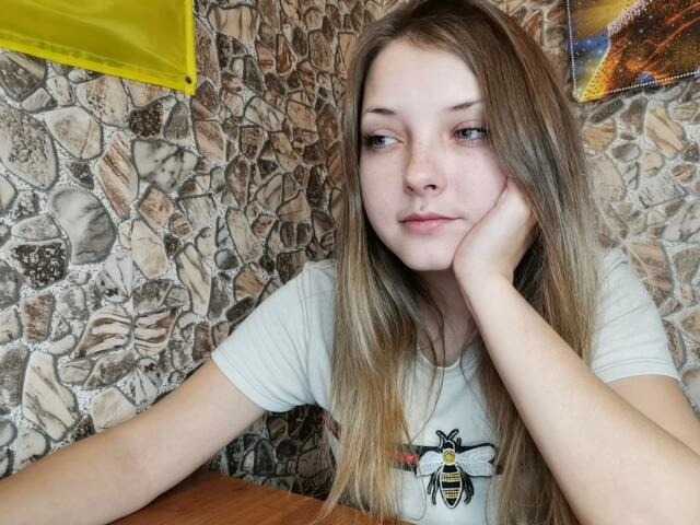 Capturi de ecran de difuzare EllaLaLovely