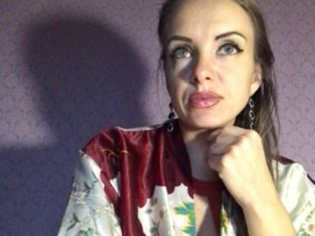 Capturi de ecran de difuzare ElyaElya