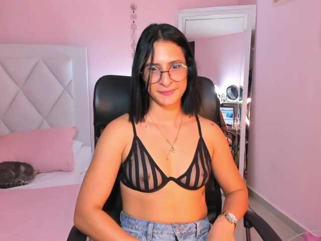 Capturi de ecran de difuzare EMIILYJAMESS