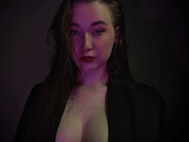 Fotografie a profilului emilia-edwrds
