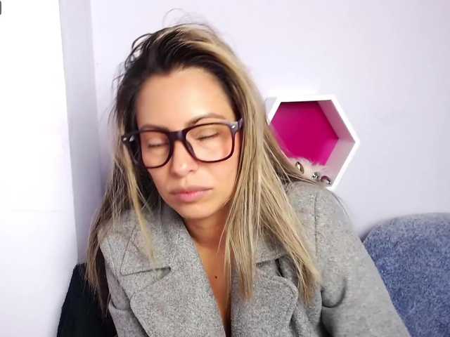 Capturi de ecran de difuzare emilly-h