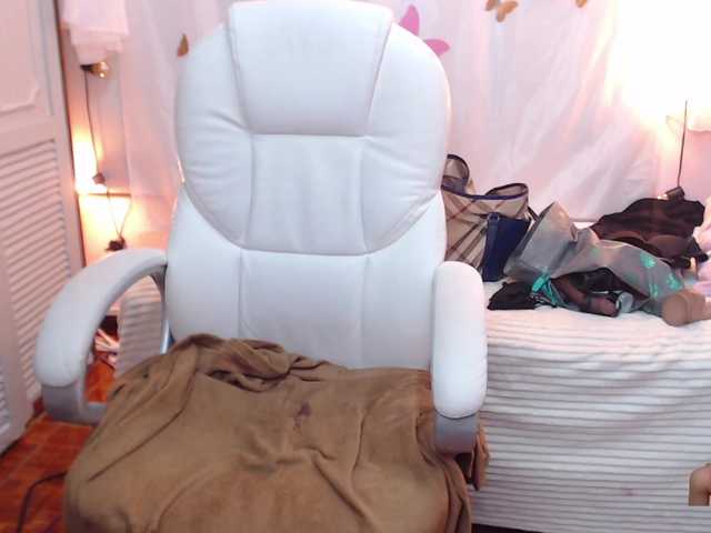 Capturi de ecran de difuzare emilly-h