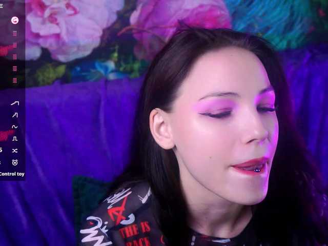 Capturi de ecran de difuzare EmilyLuxxxury