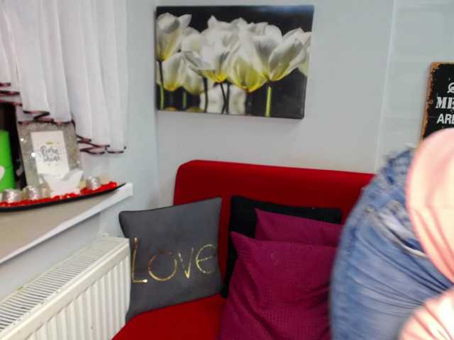 Capturi de ecran de difuzare EmilyQueen