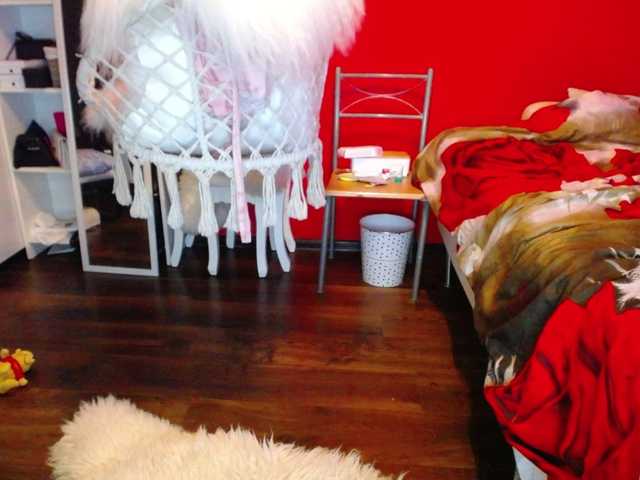 Capturi de ecran de difuzare EmilyQueen