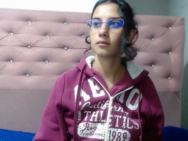 Capturi de ecran de difuzare EmilyRaid