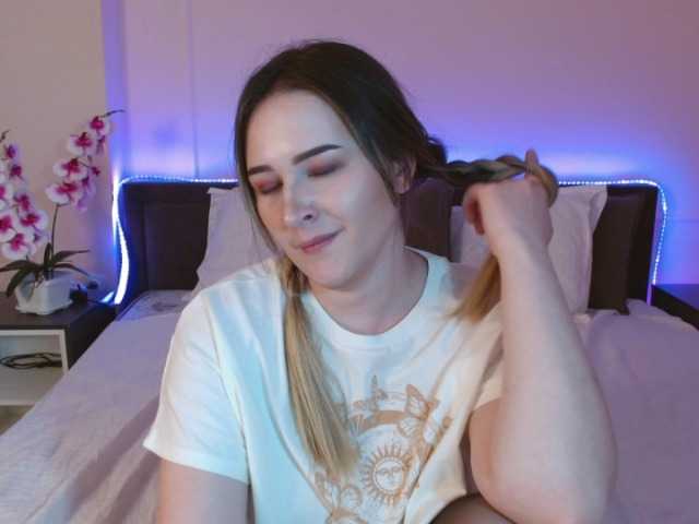 Capturi de ecran de difuzare EmmaBlum
