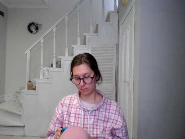 Capturi de ecran de difuzare Emmi-li