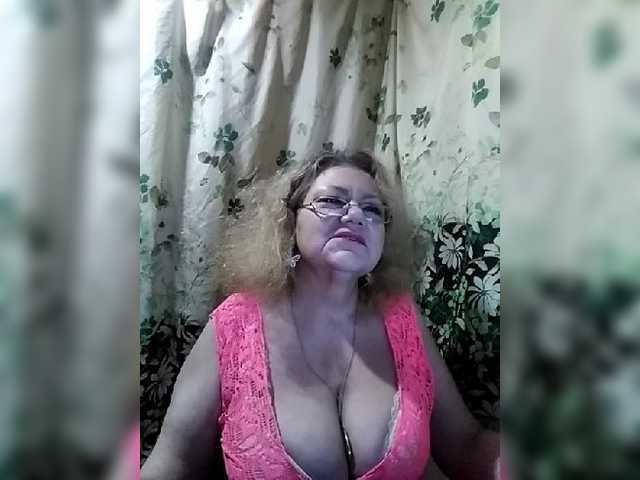 Fotografii EmpressLady Tits 100, Ass 100, Pussy in pvt, Looking at camera 80, Lovense works from 2 tokens