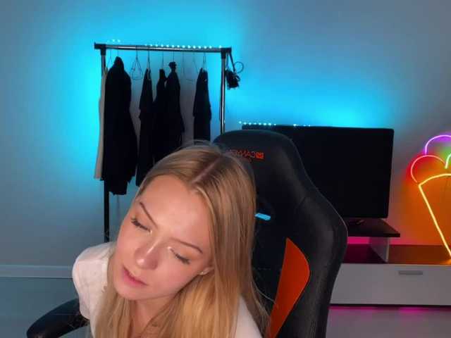 Capturi de ecran de difuzare ElizabethEvan