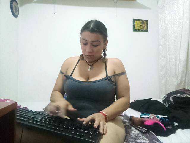 Fotografii Fasttmilkx Welcome to my room make me come rich lovence more tokens more vibration