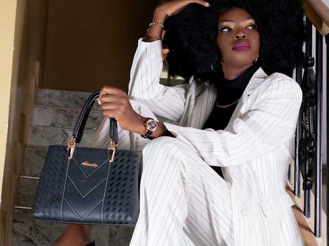 Fotografie a profilului Foxi-lexy