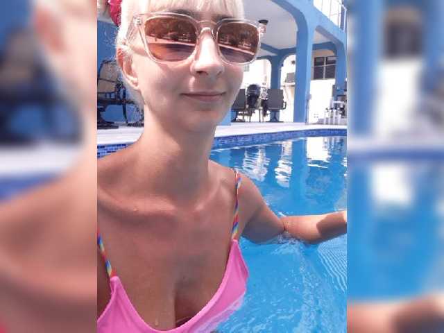 Fotografii FriskyKat 1 token- kiss, 10 tokens- PM, 100 tokens- flash. @remain nude swimming at goal Should I cum on the water jet? I'm lonely on vacation keep me cumpany.