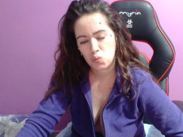 Capturi de ecran de difuzare GldSquirt23