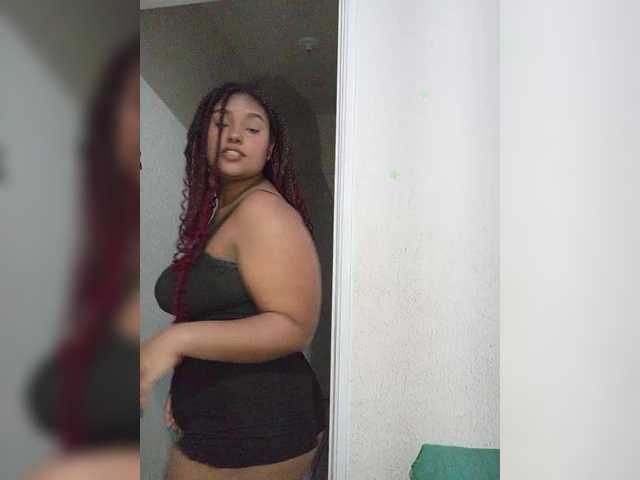 Capturi de ecran de difuzare GloriaBlack