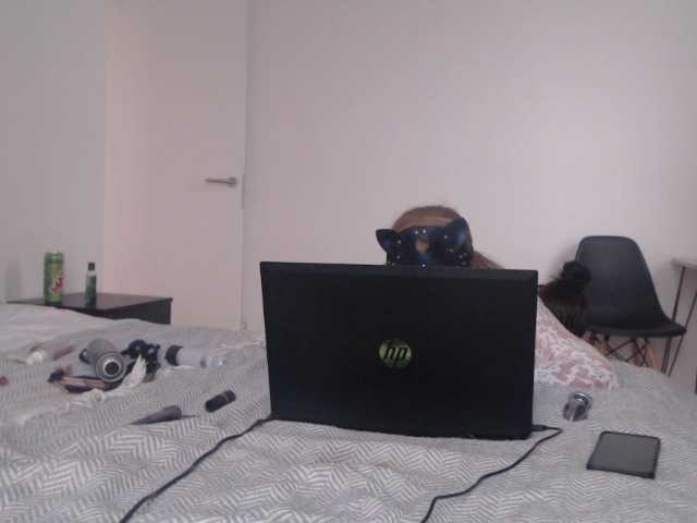 Capturi de ecran de difuzare GodessKristina-and-TS