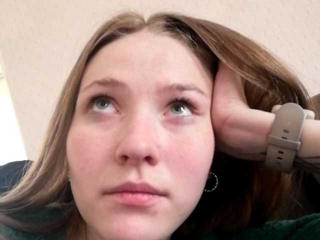 Capturi de ecran de difuzare HollyBeauty
