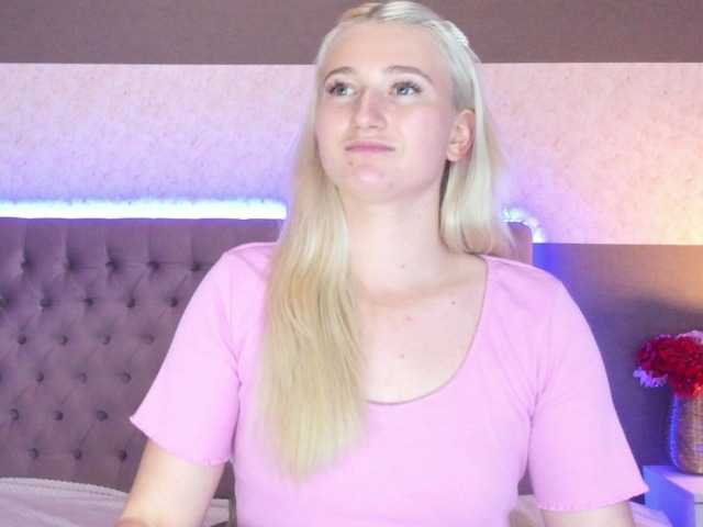 Capturi de ecran de difuzare HollyTaillor