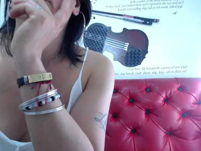 Capturi de ecran de difuzare HornyMilff