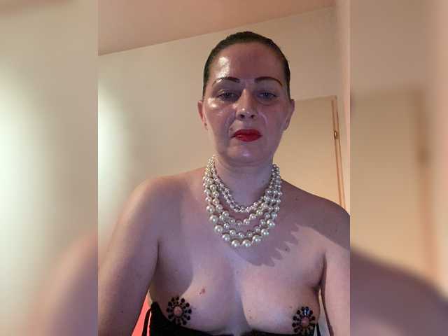 Fotografii hotlady45 Private Show!! Lick your lips - 20 Tokens Make me horny - 40 Tokens Massages the breasts - 60 Tokens Blow the dildo - 80 Tokens Massage nipples with a dildo - 65 Tokens