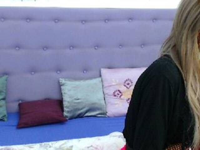 Capturi de ecran de difuzare HottieBadGirl